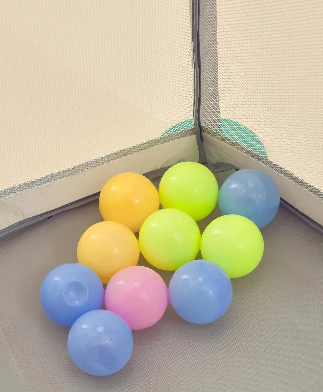 “Baby crawling playpen with strong stable structure”