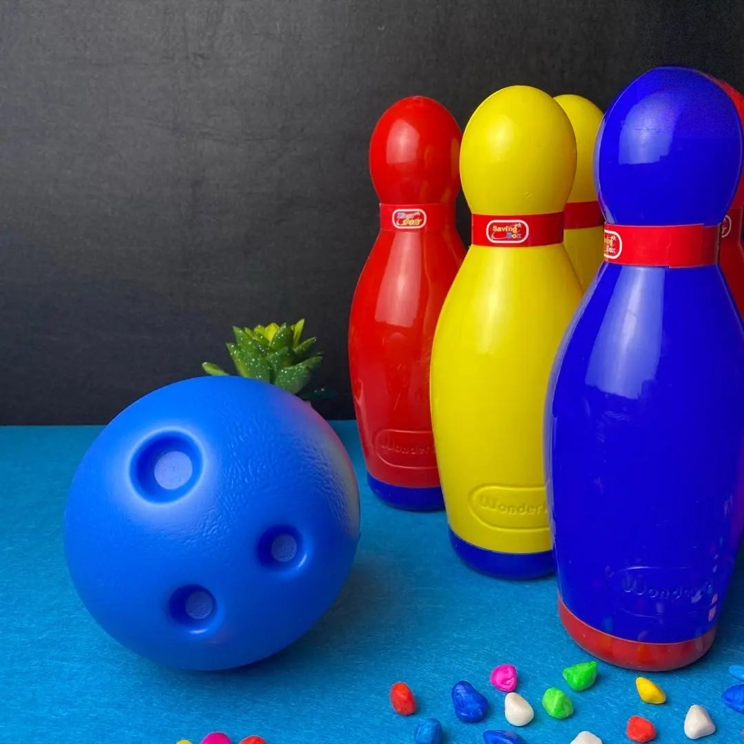 Indoor and outdoor plastic bowling set for children